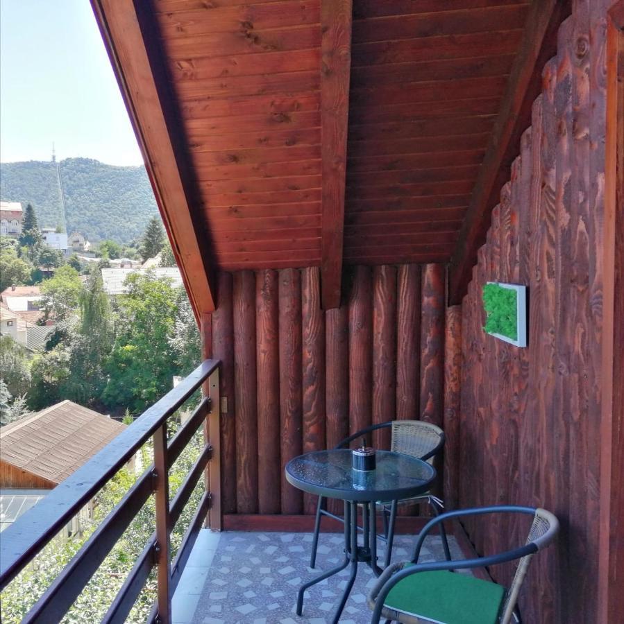 Snug Apartments - Private Parking Near Downtown Brasov Exterior photo