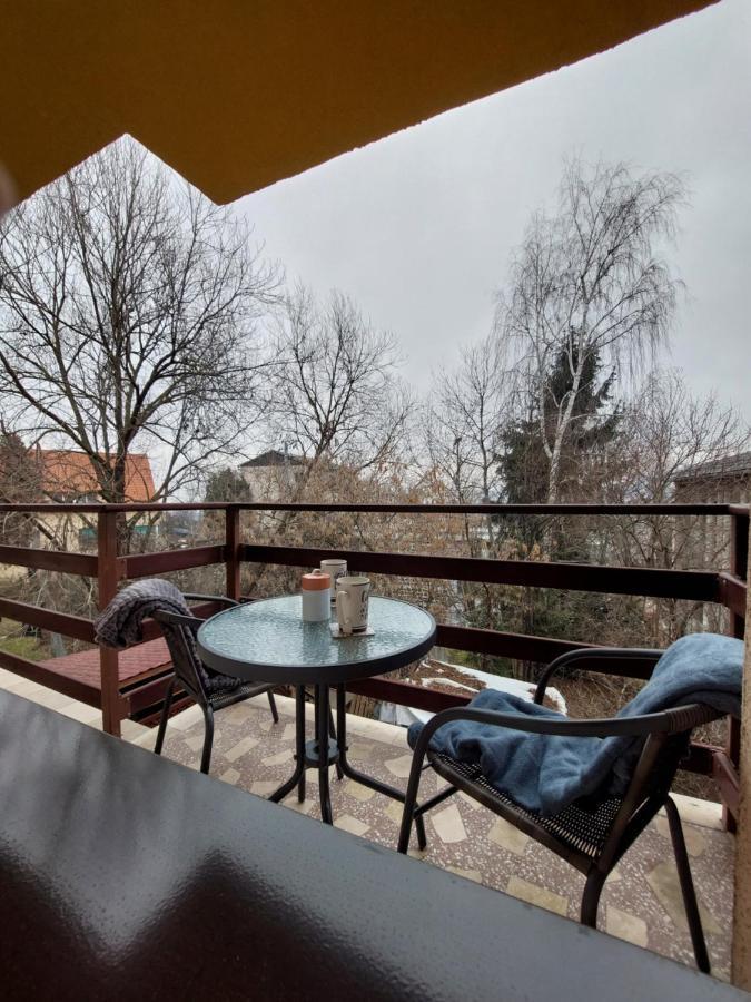 Snug Apartments - Private Parking Near Downtown Brasov Exterior photo