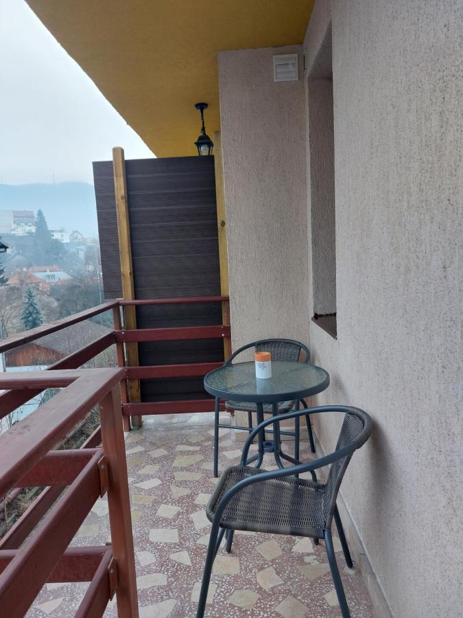 Snug Apartments - Private Parking Near Downtown Brasov Exterior photo