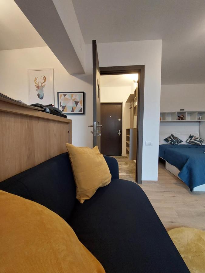 Snug Apartments - Private Parking Near Downtown Brasov Exterior photo